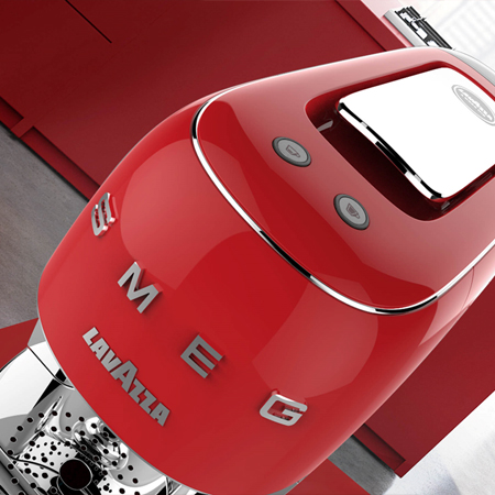 ING Deal Smeg Red + 72 cups & servies